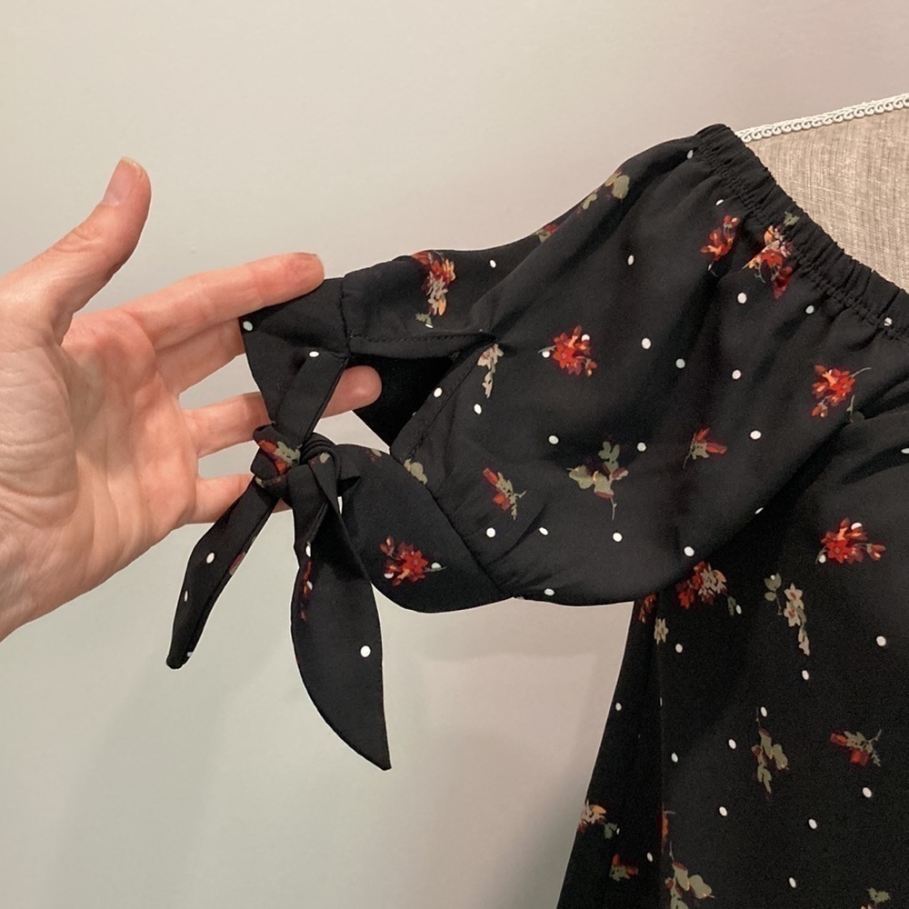 ARDENE off the shoulders black floral top Sz Large - Picture 6 of 11